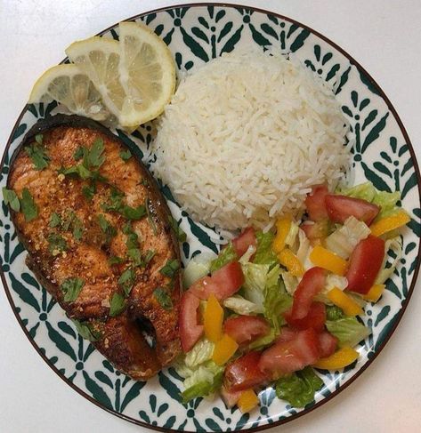 Salmon Salsa, Chicken French, Salsa Salad, Feast Mode, Healthy Food Menu, Healthy Lunch Meal Prep, Catering Ideas Food, Spicy Salmon, Healthy Food Inspiration