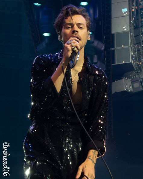 Love On Tour Outfits, Harry Styles Live, My Heart Hurts, Harry Styles Wallpaper, Harry Styles Pictures, Harry Styles Photos, Mr Style, Harry Styles Love On Tour, X Factor