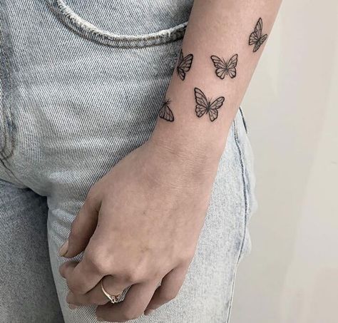 Good Tattoo Ideas, Frog And Butterfly, Crocodile Tattoo, Otter Tattoo, Snail Tattoo, Squid Tattoo, Good Tattoo, Raccoon Tattoo, Butterfly Tattoo Ideas