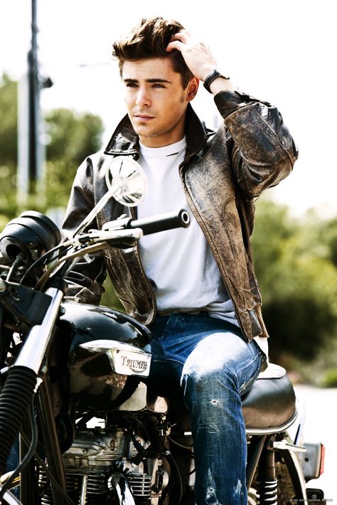 Zac Efron channels James Dean Motor Bike, Zac Efron, Attractive People, Famous Faces, Chris Hemsworth, Look At You, Beautiful People, A Man, How To Look Better