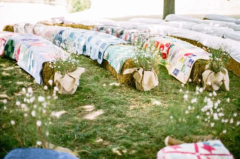 Hay Bale Ceremony Seating Covered with Quilts Quilts On Hay Bales, Haybail Seating Wedding, Hay Bails For Wedding Seating, Straw Bales Wedding, Hay Bales Wedding Seating, Hay Bale Seating Wedding, Small Country Weddings, Hay Bale Wedding, Hay Bale Seating