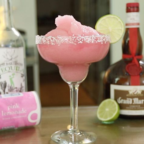 Ladies and gentlemen, this Frozen Pink Lemonade margarita is one of the prettiest, sweetest variations on the classic margarita ever. To make it, just combine tequila, Grand Marnier, and frozen pink lemonade, and bang, you have one of the most delicious slushy cocktails ever. Garnish with coarse salt and a lime wheel for some extra tropical flavor enhancements. Pink Margarita Recipe, Lemonade Margarita Recipe, Coconut Lime Margarita Recipe, Margarita Bars, Frozen Pink Lemonade, Pink Lemonade Margarita, Lemonade Margarita, Pink Margarita, Margarita Monday