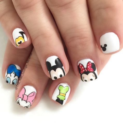 Disney's Mickey Mouse, Minnie Mouse , Donald Duck, Daisy Duck, goofy, Mickey and ℅ nail art design Simple Disney Nails, Disney Manicure, Disney Nail Art, Dating Goals, Disneyland Nails, Chalkboard Nails, Mickey Nails, Disney Nail, Goals Quotes