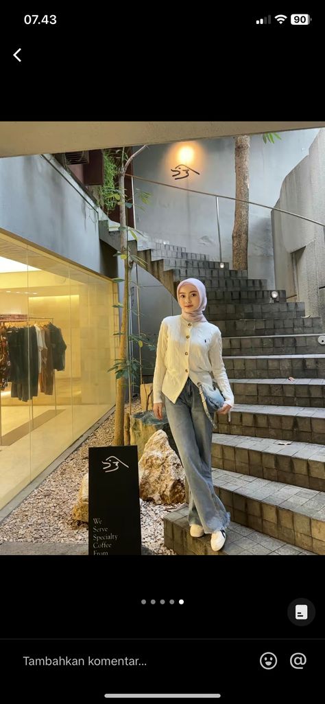 Ootd Converse Hijab, Outfit Lebaran Celana, Kulot Jeans Outfit, Hijab Outfit Jeans, Style Hijab Casual Jeans, Outfit Celana, Loose Pants Outfit, Fashion Top Outfits, Casual Hijab