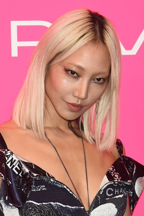 Grown Out Blonde Hair, Grown Out Roots, Soo Joo Park, Bella Hadid Photos, Blonde Hair With Roots, Beyonce Photos, Job Inspiration, Rihanna Photos, Soft Blonde