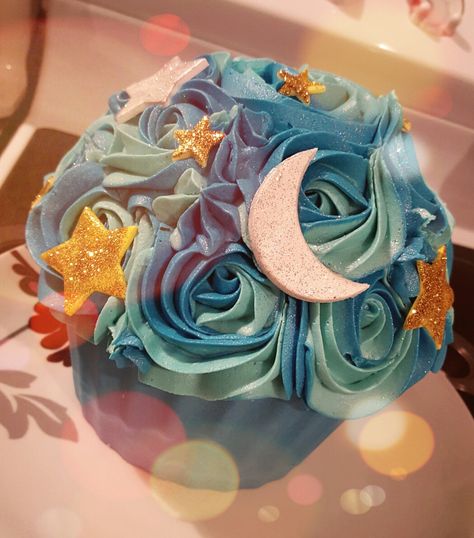 Galaxy giant cupcake Giant Cupcake Cake, Galaxy Cupcakes, Giant Cupcake Cakes, Giant Cupcake, Giant Cupcakes, Cupcake Cake, Cake Smash, Interesting Art, How To Make An