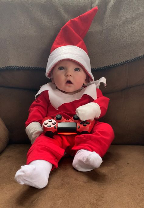 Newborn Elf On The Shelf Pictures, Elf On Shelf Baby Pictures, Elf On The Shelf Ideas With Baby, Elf On The Shelf Ideas Baby, Elf Babies On The Shelf, Elf On The Shelf Baby Photoshoot, Baby Elf On The Shelf Ideas, Baby Elf On The Shelf Pictures, Baby Elf On The Shelf