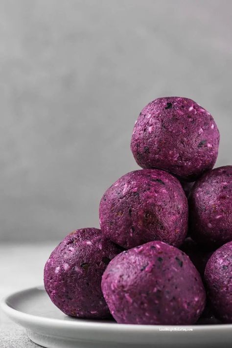 Low Calorie Blueberry Protein Balls Vegan Blueberry Cookies Recipes, Blueberry Breakfast Balls, Healthy Blueberry Recipes Low Calories, Breakfast Protein Balls, Low Calorie Protein Balls, Blueberry Healthy Recipes, Healthy Food Low Calorie, Blueberry Protein Balls, Blueberry Recipes Healthy