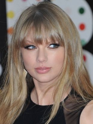 Wispy Bangs: Layered Bangs and Soft Fringes Hairstyles Taylor Swift Hair Color, Long Choppy Hair, Taylor Swift Bangs, Layered Bangs, Soft Bangs, Taylor Swift New, Choppy Hair, Wispy Bangs, Taylor Swift Hair