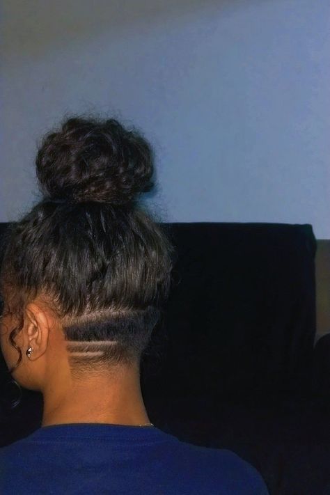 Undercut Curly Hair Long, Undercut Hairstyles Women Black, Under Hair Shaved, Undercut Ideas For Women, Curly Hairstyles Undercut, Small Undercut, Undercut Natural Hair, Curly Hair Undercut, Undercut Curly Hair