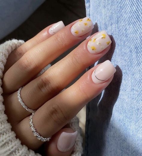 Milky Nails With Flowers, Short Round Acrylic Nails Spring, Spring Nail Art Square, Square Oval Nails Design, Nails With Dried Flowers, Natural Spring Nails, Spring Nails 2022, Square Oval Nails, Milky White Nails