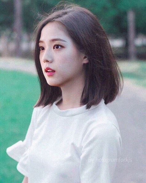 Omg 😲 kim Jisoo!!!!!!!! #JISOO Jisoo Short Hair, Korea Makeup, Dress Sketches, After Life, Kim Jisoo, Blackpink Photos, Blackpink Fashion, Length Hair, Blackpink Jisoo