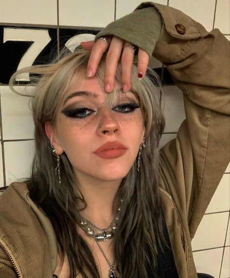 Olivia Osby, Hair Inspo Color, New Song, Shiny Hair, Pretty Makeup, Aesthetic Hair, Pretty Face, Pretty Hairstyles, Maquillaje De Ojos