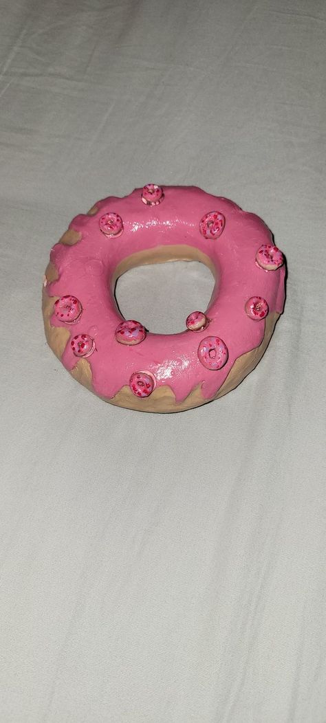 Ceramic Donut Sculpture, Clay Donut, Diy Donut, Diy Donuts, Clay Making, Pottery Inspo, How To Make Clay, Donuts, Washer Necklace