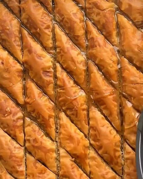 VIDEO: Make baklava in only 10 minutes with this brilliant hack Honey Baklava, Baklava Recipe Easy, Baklava Recipe, Pastry Tart, Food Trends, Turkish Recipes, Good Morning America, Baklava, Food Bloggers