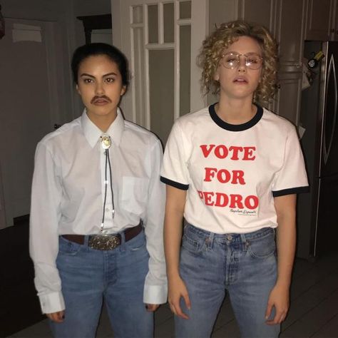 Camila Mendes And Lili Reinhart, Riverdale Halloween Costumes, Best Celebrity Halloween Costumes, Camilla Mendes, Celebrity Costumes, Bff Halloween Costumes, Napoleon Dynamite, Duo Halloween Costumes, Camila Mendes