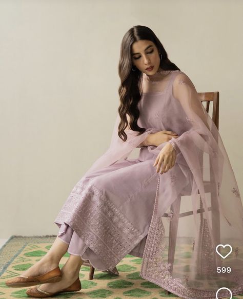 Lavender Outfit, Simple Dress Casual, Womens Trendy Dresses, Traditional Indian Dress, Frock For Women, Desi Fashion Casual, Pakistani Dresses Casual, Pakistani Fashion Party Wear, Modest Dresses Casual