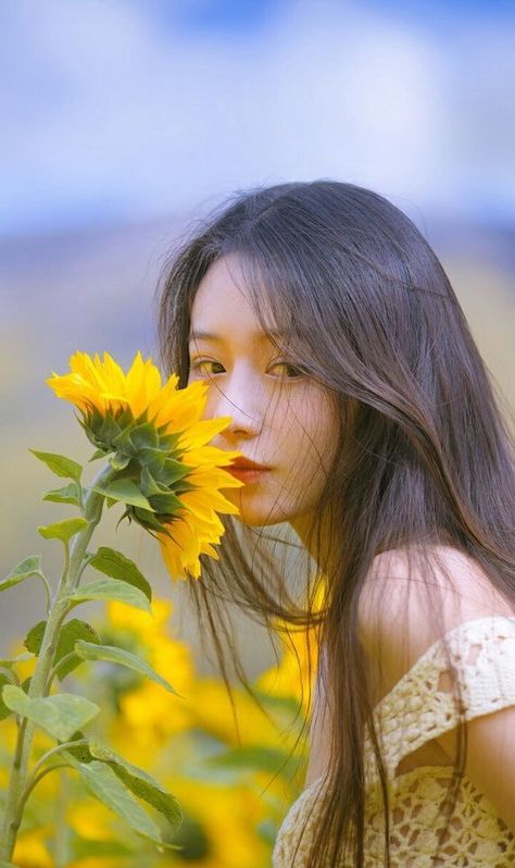 Sunflower Field Pictures, Flower Photoshoot, Nature Photoshoot, Travel Pictures Poses, Fantasy Photography, Photo Pose Style, Fields Photography, 영감을 주는 캐릭터, Pose Reference Photo