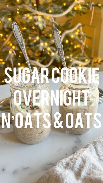 Holiday Overnight Oats, Sugar Cookie Overnight Oats, Christmas Overnight Oats, Christmas Oatmeal, Cookie Overnight Oats, Peachie Spoon, Oats Bar, Rolled Oats Recipe, Healthy Cravings