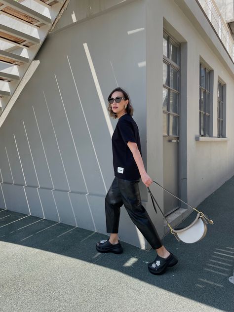 Crocs, black tshirt, leather trousets, yuzefi, jil sander Black Platform Crocs Outfit, Crocs Black Outfit, Crocs Outfit Summer, Black Crocs Outfit, Crocs Summer, How To Style Crocs, Crocs Aesthetic, Styling Crocs, Crocs Outfit