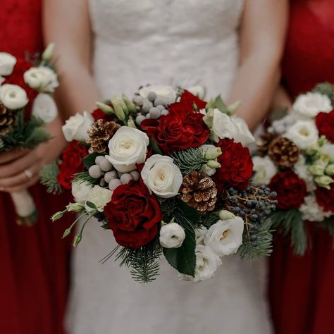 Christmas Wedding Flowers, Renewing Vows, Country Wedding Decorations, Bouquet Inspiration, Winter Bouquet, Winter Wedding Decorations, Christmas Weddings, 2024 Wedding, Wedding Christmas