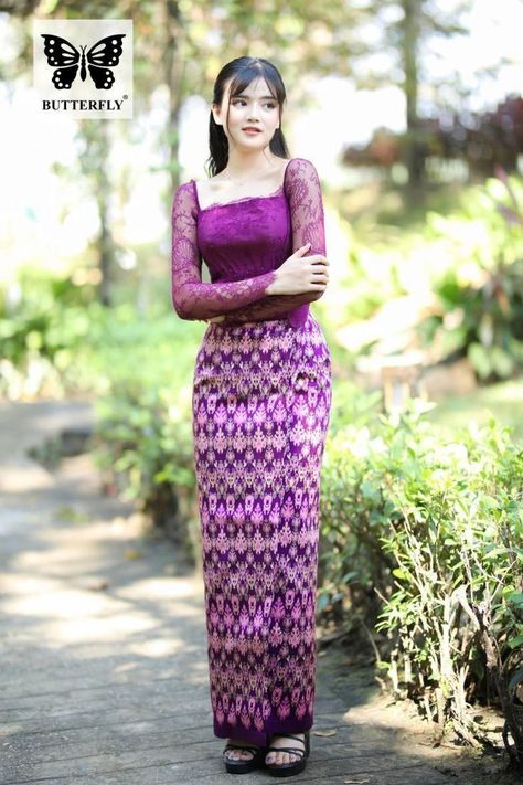 Post ပေးနည်း, Burmese Clothing Traditional Dresses, Myanmar Dress Design Fashion, Burmese Wedding, Burmese Outfit, Elven Wedding Dress, Burmese Dress, Myanmar Clothes, Wedding Dress Sketches