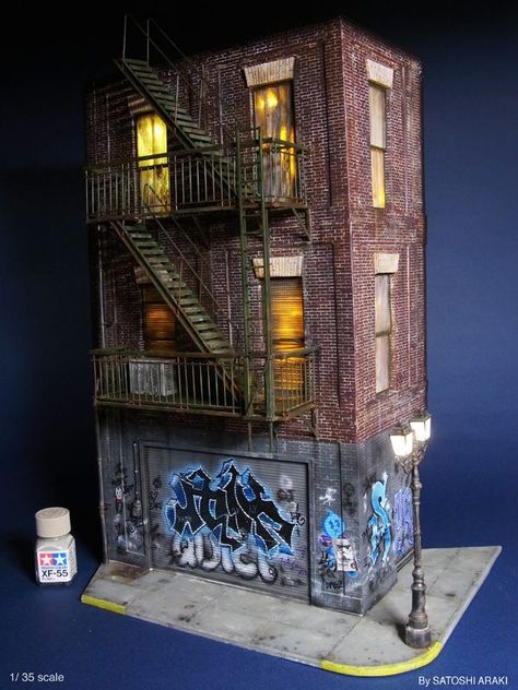 Gotham City diorama. Miniature Buildings, Model Diorama, Model City, Little Shop Of Horrors, Train Layouts, Miniature House, Miniature Model, City Buildings, Model Railway