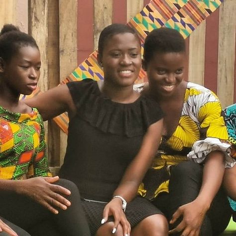 Actress Fella Makafui on Thursday, October 24, 2019 inspired a group of Kayayo girls who were ... Fella Makafui, Girls Watch, Aim In Life, Girls Watches, Reality Show, A Group, The Streets, Open Shoulder Tops, Actresses