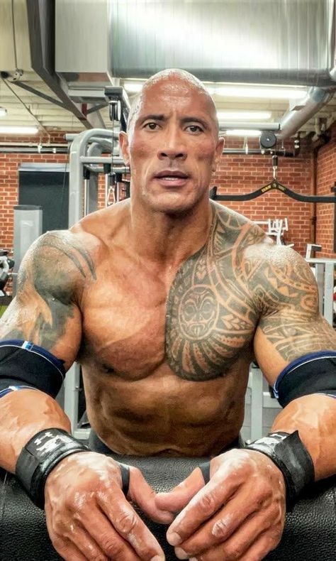 Dwayne Johnson #Dwayne #Johnson Tato Neck, Dwayne Johnson Muscles, Minimal Tato, Tato Men, Hand Tato, Tato Mandala, Dwyane Johnson, Tato Maori, Minimal Text