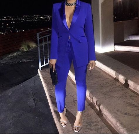 Image by briana Blue Blazer Outfit, Jacket Outfit Ideas, Royal Blue Jacket, Tuxedo Women, Chique Outfits, Tuxedo Style, Style Blazer, Jacket Outfit, Fashion Designs