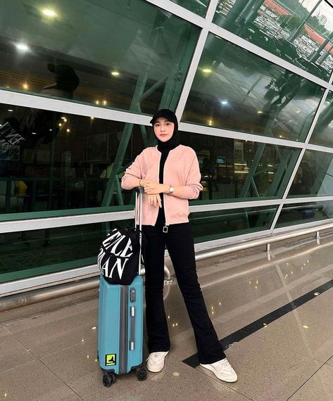 Airport Outfit Hijab, Non Hijab, Muslimah Style, Casual Hijab, Casual Hijab Outfit, Outfit Hijab, Hijab Outfit, Airport Outfit, Ootd