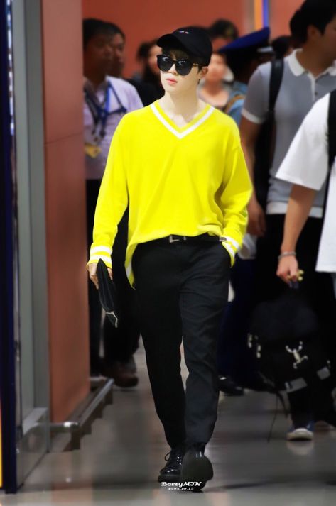 Jimin BTS 170529 KIX Jimin Outfits, Jimin Style, Jimin Outfit, Jimin Fashion, Jimin Airport Fashion, Bts Style, Pietro Boselli, Bts Airport, Bts Clothing