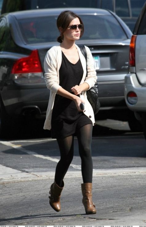 Black tights + Brown Boots Mallorca Fashion, Rachel Bilson Style, Zoe Hart, Season Outfits, Office Suits, Rachel Bilson, Dress Well, Hippie Chic, Fashion Story