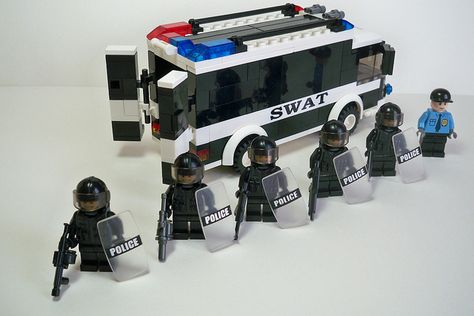 MOC: SWAT van - Assault group Lego Chinese, Police Lego, Lego Police Car, Lego City Fire Truck, Swat Officer, Lego Swat, Walmart Toys, Lego Soldiers, Lego Baby