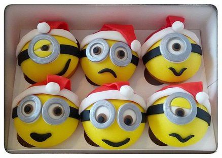 The merry minions cupcakes Minions Christmas, Minion Craft, Minions Minions, Minion Christmas, Minion Cupcakes, The Whoot, Christmas Week, 15 December, Minion Party