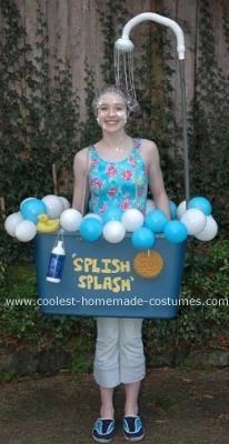 Homemade Bathtub Halloween Costume Holloween Costumes For Kids, Unusual Halloween Costumes, Wagon Costume, Duck Halloween Costume, Bubble Costume, Halloween Costumes Kids Boys, Homemade Costume, Hallowen Costume, Taking A Bath