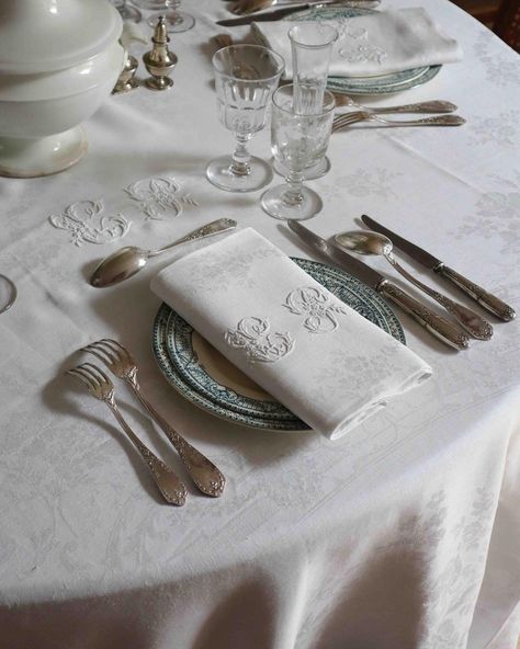 Maison Fête on Instagram: “Just listed ✨ A gorgeous 19th century French damask table linen set complete with twelve napkins. Each piece is delicately embroidered in a…” French Table Setting, Etiquette And Manners, French Table, Table Set Up, Linen Set, Table Linen, Thanksgiving Table, Dinner Sets, Antique Shops