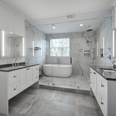 Bathroom Tub Shower Combo, Urban Project, Bathtub Shower Combo, Bathroom Tub Shower, Bathroom Redesign, Bathroom Tub, Bathroom Remodel Designs, Bathroom Remodel Shower, Big Bathrooms