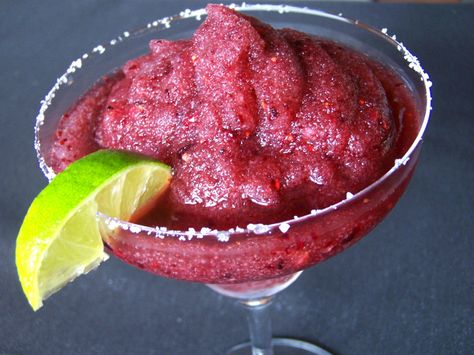 These are absolutely delicious. The blackberries add a sweet and refreshing note. Frozen Raspberry Margarita, Raspberry Margarita Recipe, Margaritaville Recipes, Raspberry Margarita, Best Margarita Recipe, Mango Margarita, Frozen Margaritas, Raspberry Recipes, Margarita Recipe