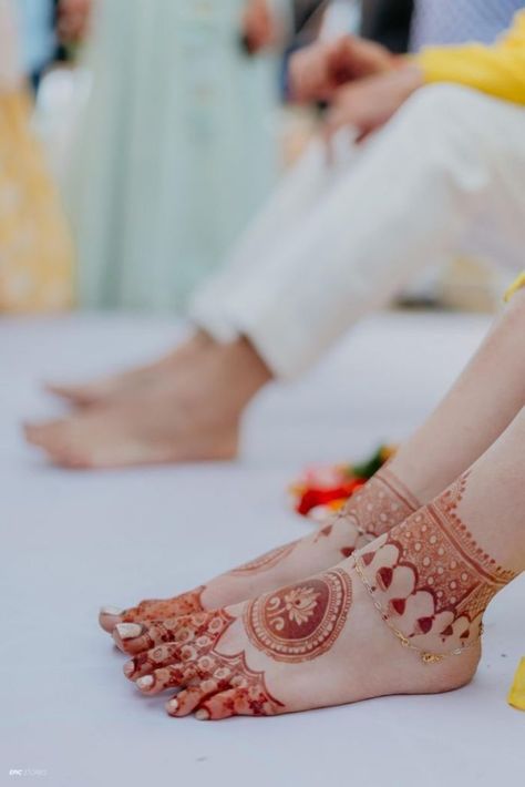 85+ Delicate & Simple Feet Mehndi Designs To Save Right Away! - ShaadiWish Simple Feet Mehndi Designs, Mehandi Decor, Feet Mehndi Designs, Leg Mehendi, Leg Mehendi Design, Leg Henna Designs, Udaipur Wedding, Radiate Happiness, Feet Mehndi