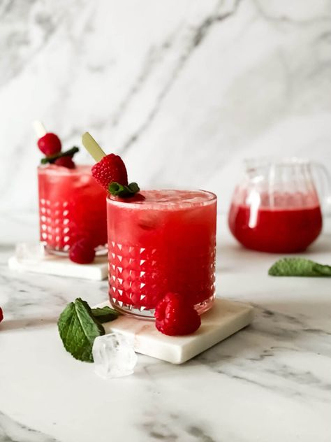 This apple cider vinegar mocktail is a refreshing and flavourful drink with a balance of tartness from the ACV and sweetness from honey. Apple Cider Vinegar Mocktail, Acv Mocktail, Vinegar Mocktail, Acv Drink, Blueberry Cocktail, Vinegar Drinks, Apple Cider Vinegar Drink, Vinegar And Honey, Mocktail Recipe