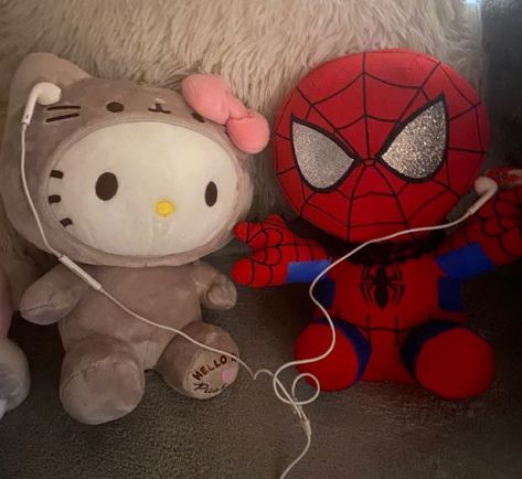 hello kitty and spider-man sharing earbuds pfp Spiderman And Hello Kitty Pfp, Matching Pfp Spiderman And Hello Kitty, Sharing Pfp Couple, Hello Kitty And Spiderman Pfp Matching, Sharing Earbuds, Spider Man Love, Spiderman Y Hello Kitty, Spider Man And Hello Kitty, Spiderman And Hello Kitty