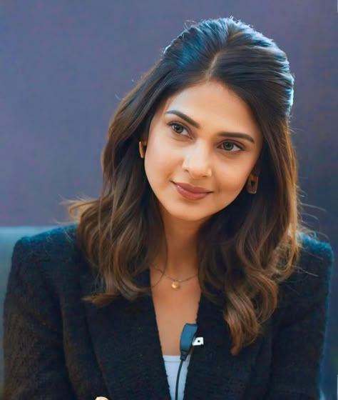 Jennifer Winget Hairstyles, Legal Outfits, Dp Frame, Cute Girl Cartoon, Nice Dp, Hindi Attitude Quotes, Korean Fashion Kpop Inspired Outfits, Jennifer Winget Beyhadh, Beauty Crush