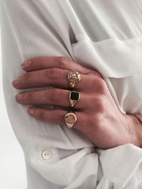 you may not have realized that signet rings have become as popular as statement sleeves and socks with sandals. Fashion Goals, Accessories Gold, Gold Rings Jewelry, Engagement Ring White Gold, Bride Accessories, Easy Style, Jewellery Ideas, Fashion Belts, Wedding Jewellery