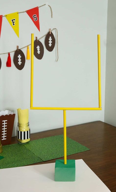 Diy Football Party, Diy Super Bowl, Superbowl Party Decorations, Super Bowl Decorations, Football Party Decorations, Football Diy, Party Decor Ideas, Football Decorations, Super Bowl Party