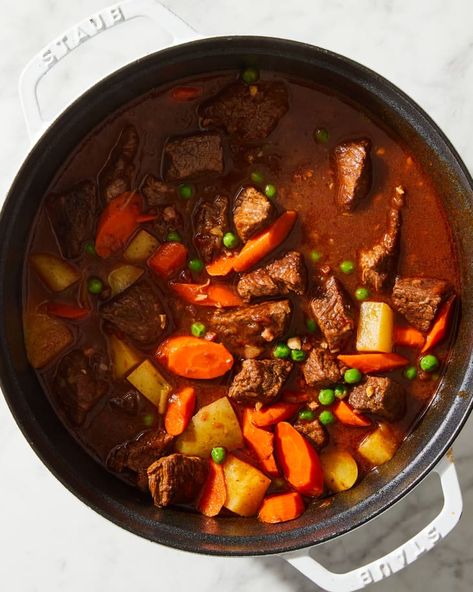 Ultimate Beef Stew, Best Beef Stew Recipe, Dutch Oven Beef Stew, Cooking Stew Beef, Homemade Beef Stew Recipes, Oven Beef Stew, Dutch Oven Beef, Resep Juice, Classic Beef Stew