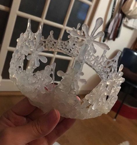 Unique Accessories Made Using Only Hot Glue By Japanese Artist | DeMilked Crafts With Hot Glue, Hot Glue Art, Diy Glue, Glue Craft, Glue Art, Hallowen Ideas, Diy Crown, Glue Crafts, Glue Gun