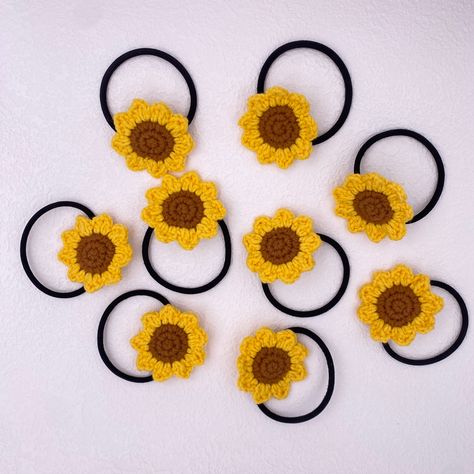 Crochet Hair Assories, Hair Tye, Crochet Hair Ties, Crochet Hair Tie, Crochet Craft Fair, Sunflower Hair, Crochet Bow, Crochet Hair Clips, Crochet Shoulder Bags