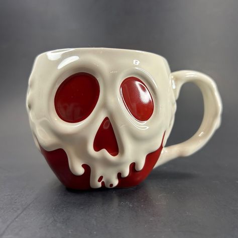 Disney Snow White Poision Apple Coffee Mug Evil Queen Villians World Halloween Evil Queen Poison Apple, Poison Apple Mug, Apple Ceramic, Snow White Poison Apple, Poisoned Apple, Ceramic Mug With Lid, Snow White Evil Queen, Disneyland Halloween, Poison Apple