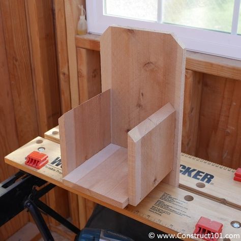 Bird House Diy, Nesting Boxes Diy, Bluebird House Plans, Victorian Birdhouses, Cardinal Bird House, Bird House Plans Free, Easy Small Wood Projects, Building A Small House, Homemade Bird Houses